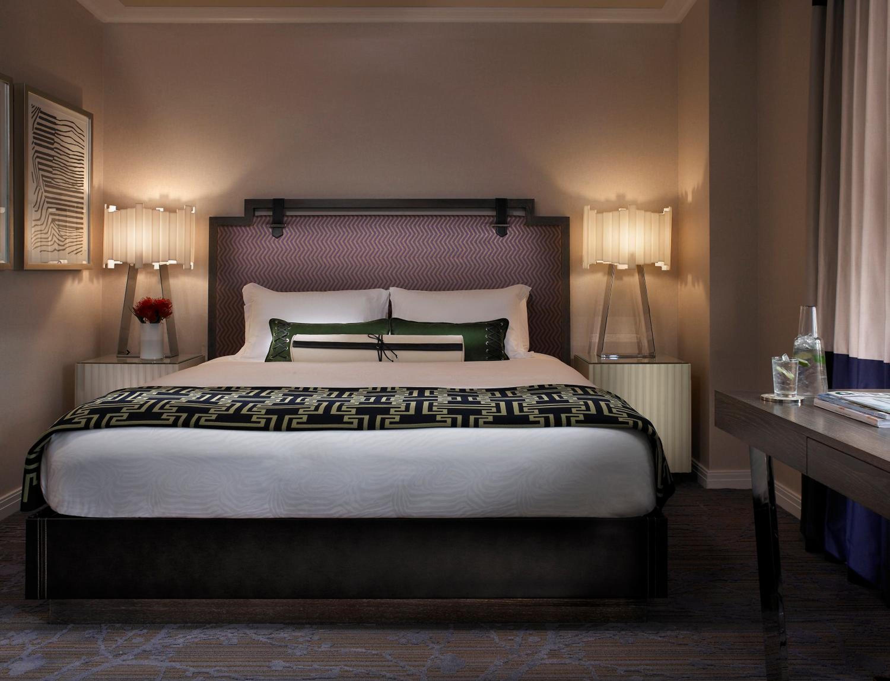 Essential, Queen Bed