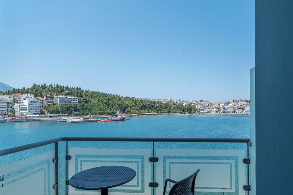 Paliria Hotel 68/73