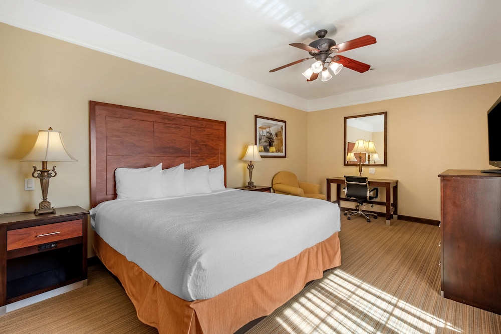 Best Western Plus Monica Royale Inn & Suites 9/31