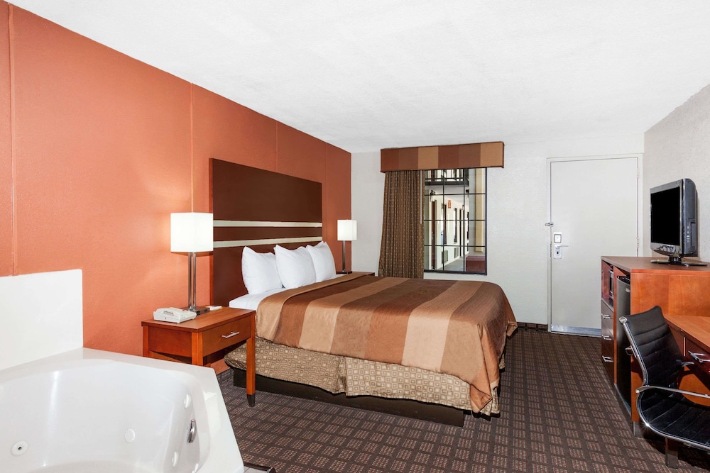 Days Inn By Wyndham Dalton 12/33