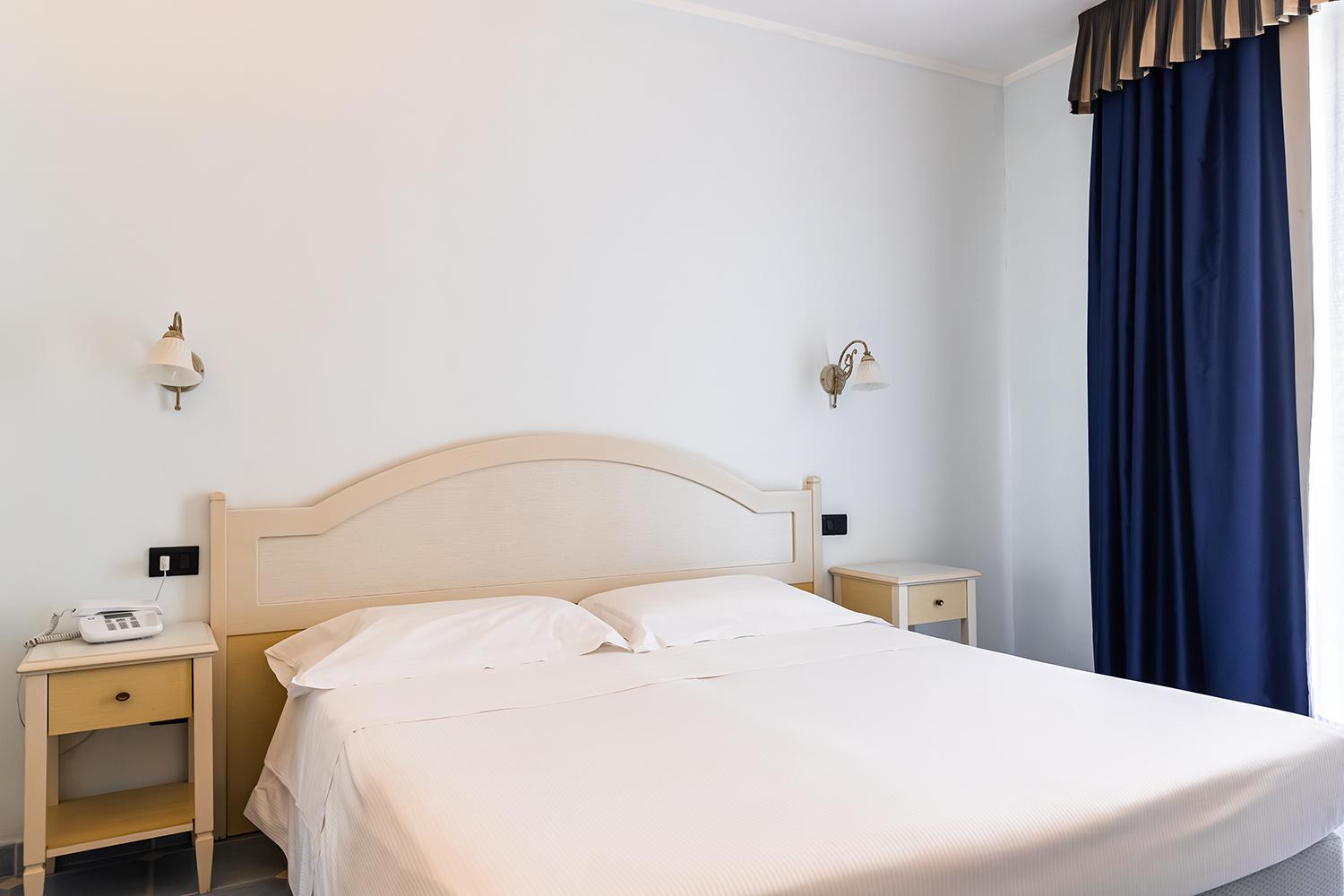 ROOM, DOUBLE BED, SEA VIEW
