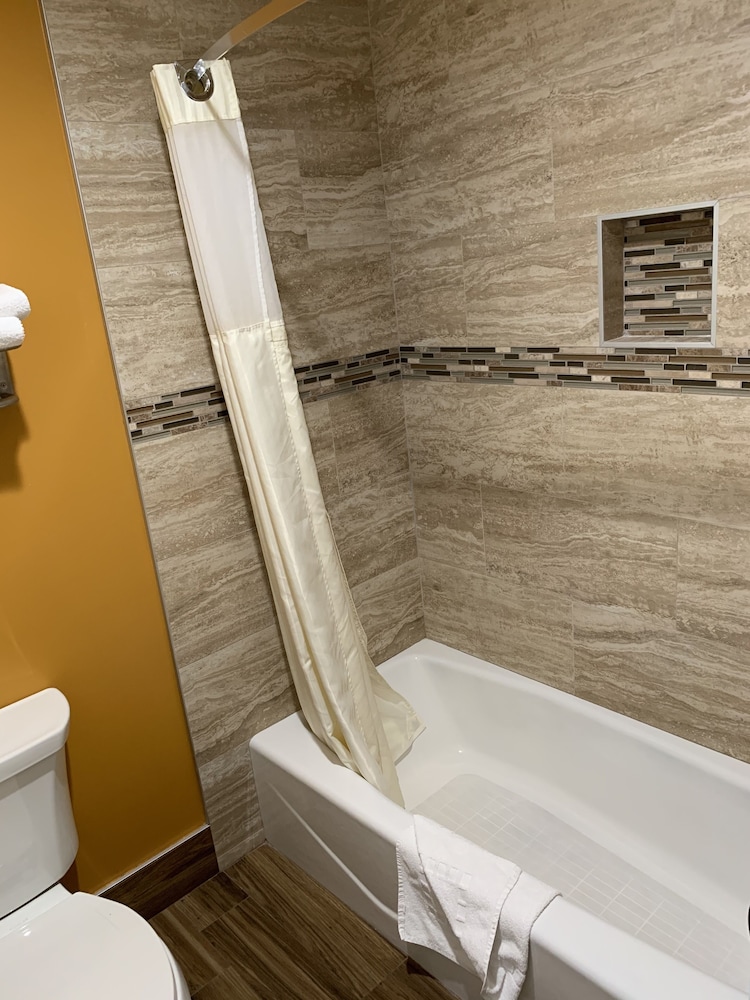 Ontario Inn & Suites 47/50