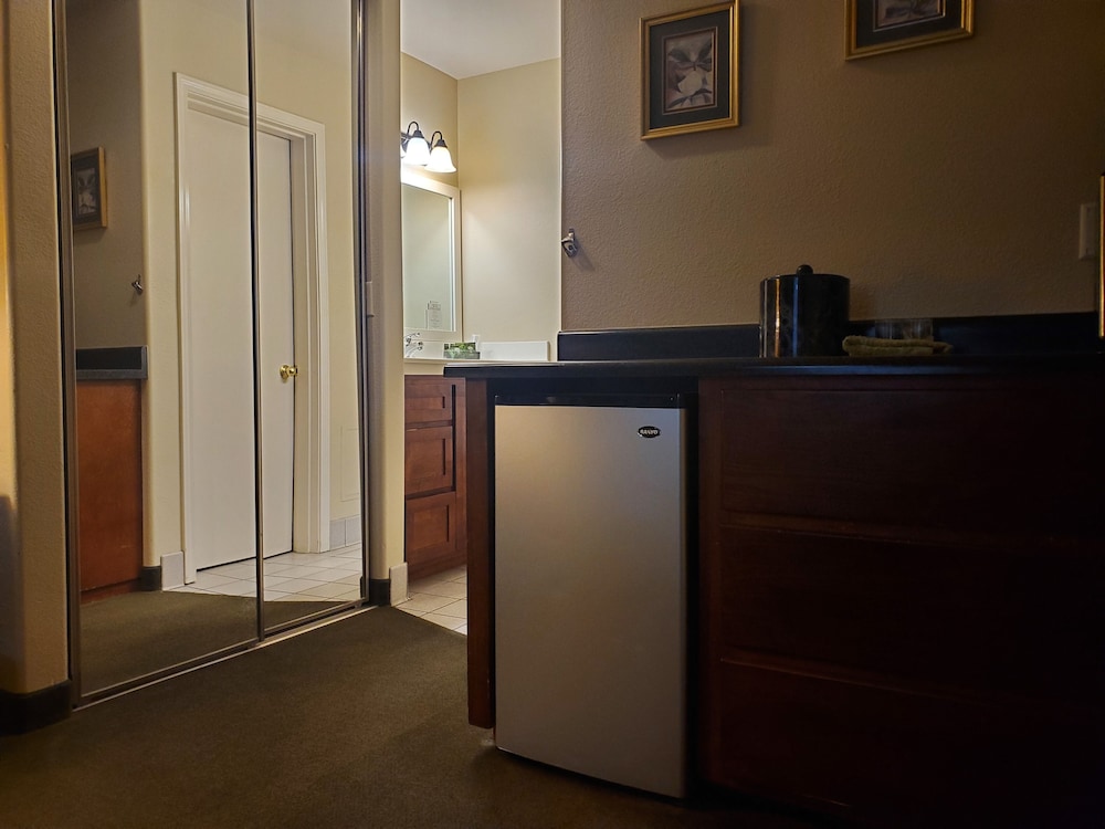 Redwood Hyperion Suites 19/65