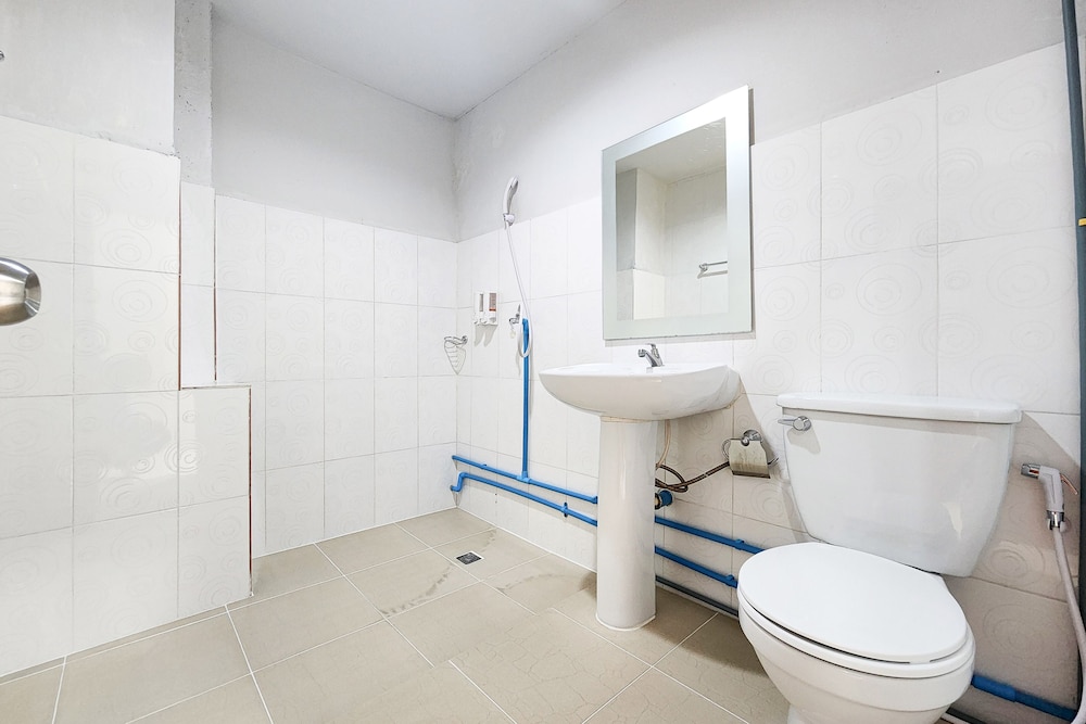 Freesia Guesthouse Suvarnabhumi 32/34