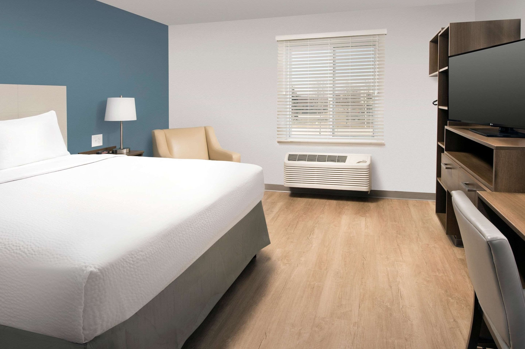 غرفة بسرير كوين لذوي الإعاقة، WoodSpring Suites Chicago Tinley Park 3/6