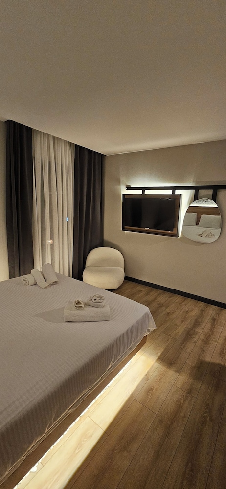 Glitz Bodrum 8/32