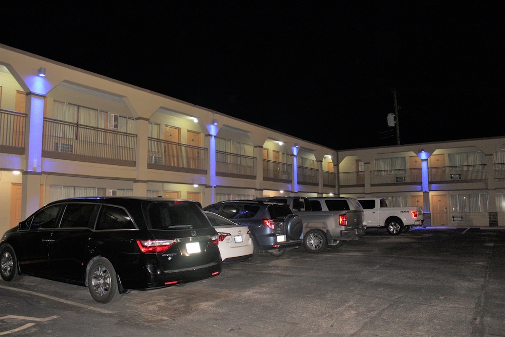 Hutchinson Inn 38/58