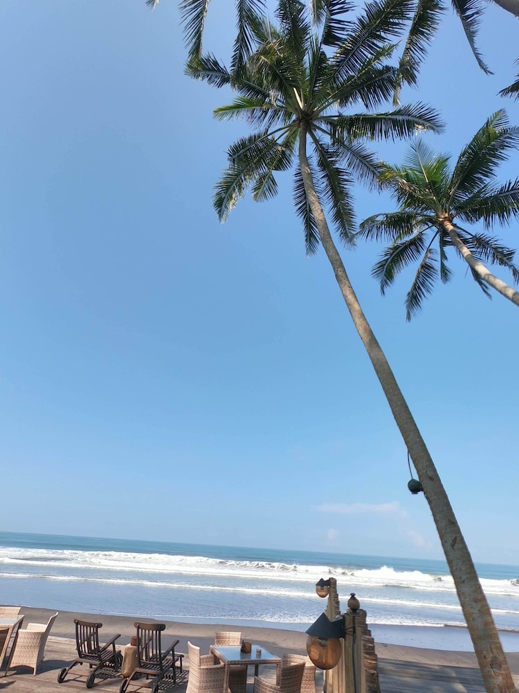 Most Exotic Beachfront Villa Keong 64/67