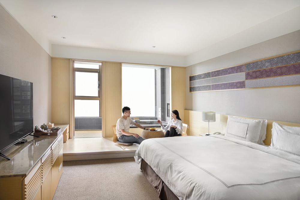 Deluxe, Queen Bed