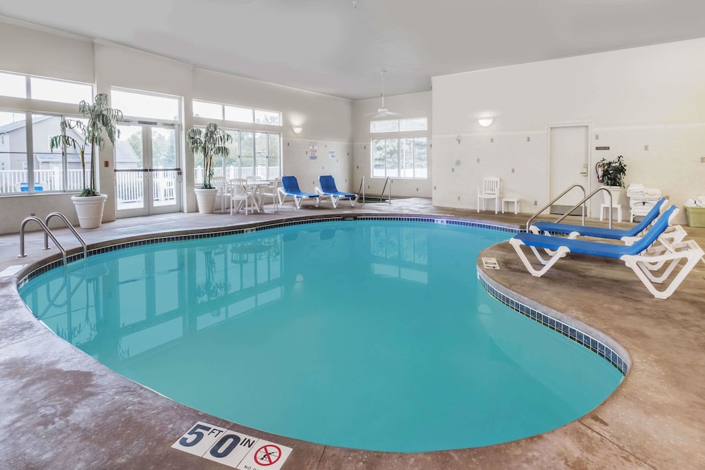 Baymont by Wyndham Waterford/Burlington WI 3/43