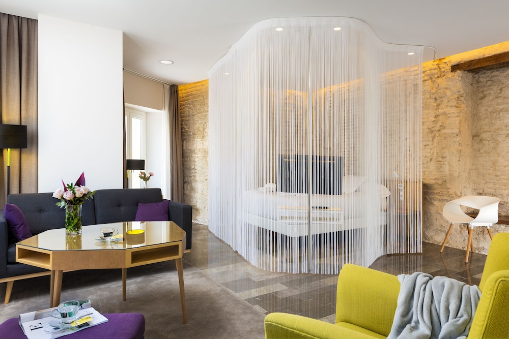 Torre Homenaje Historical Suites 28/50