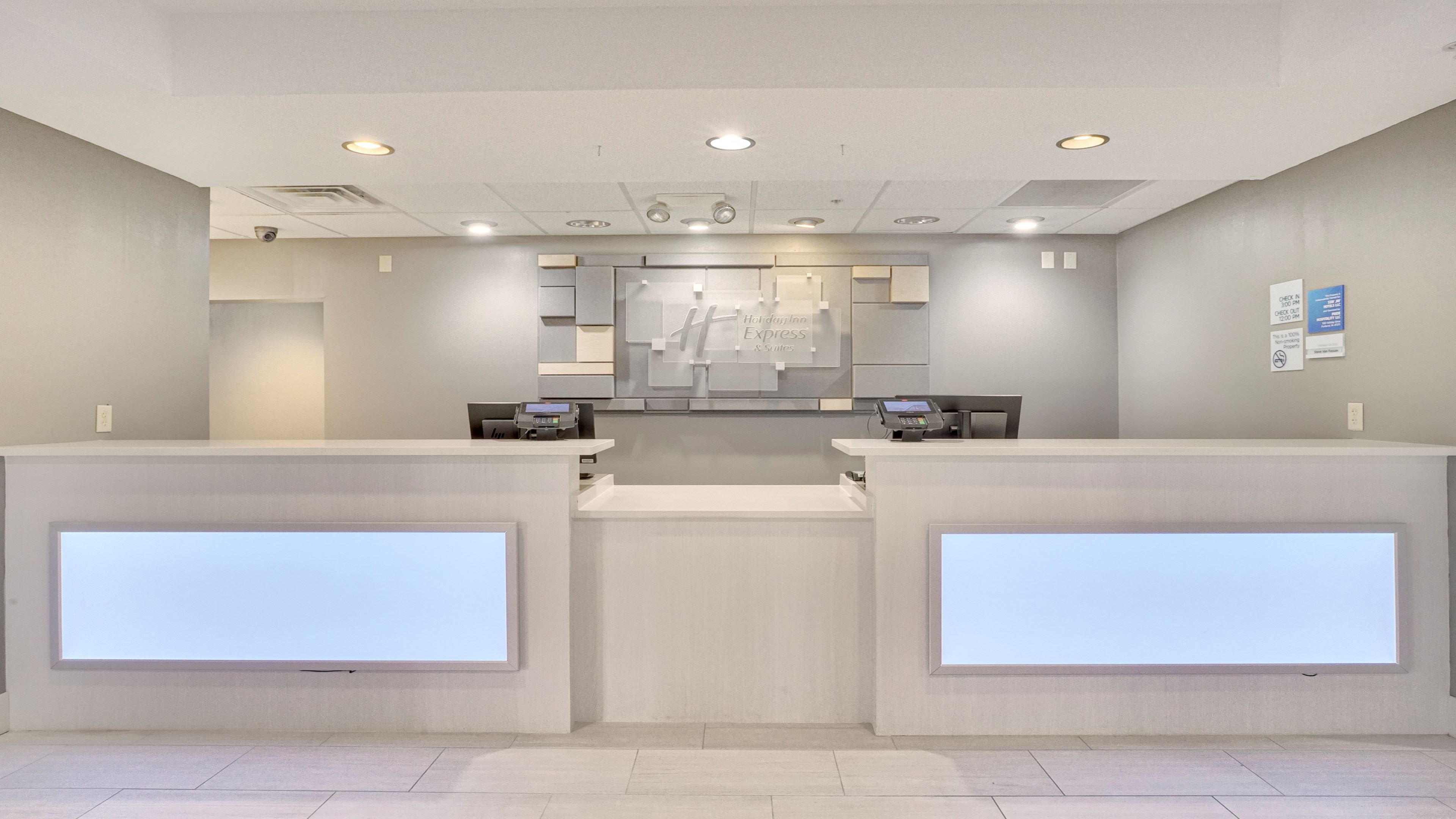 Holiday Inn Express Suites Portland 2/48