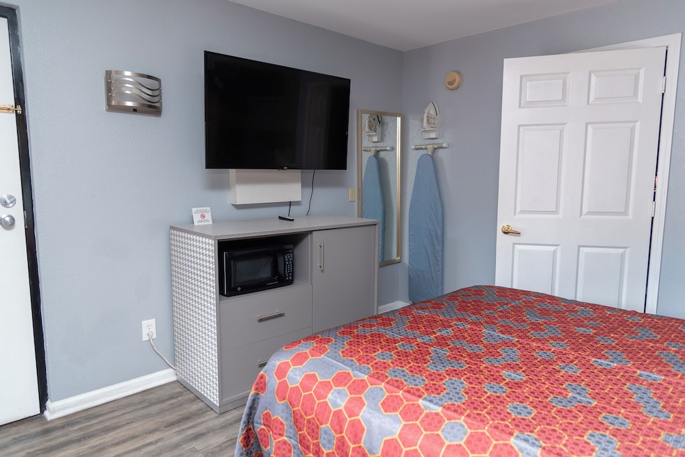 Columbus Inn and Suites 10/28