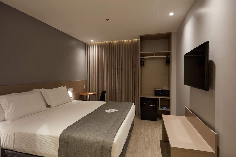Flix Hotel 5/22