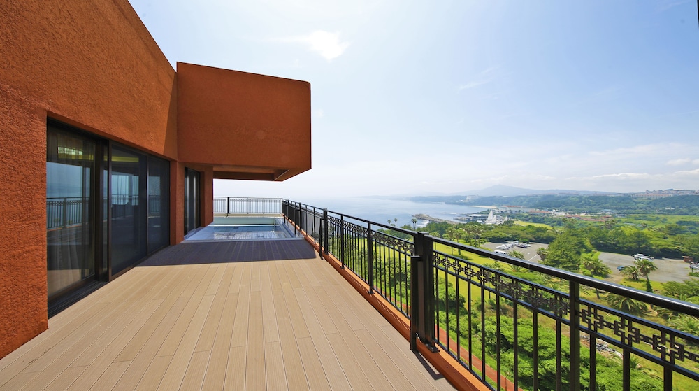 Jeju Booyoung Hotel & Resort 48/54