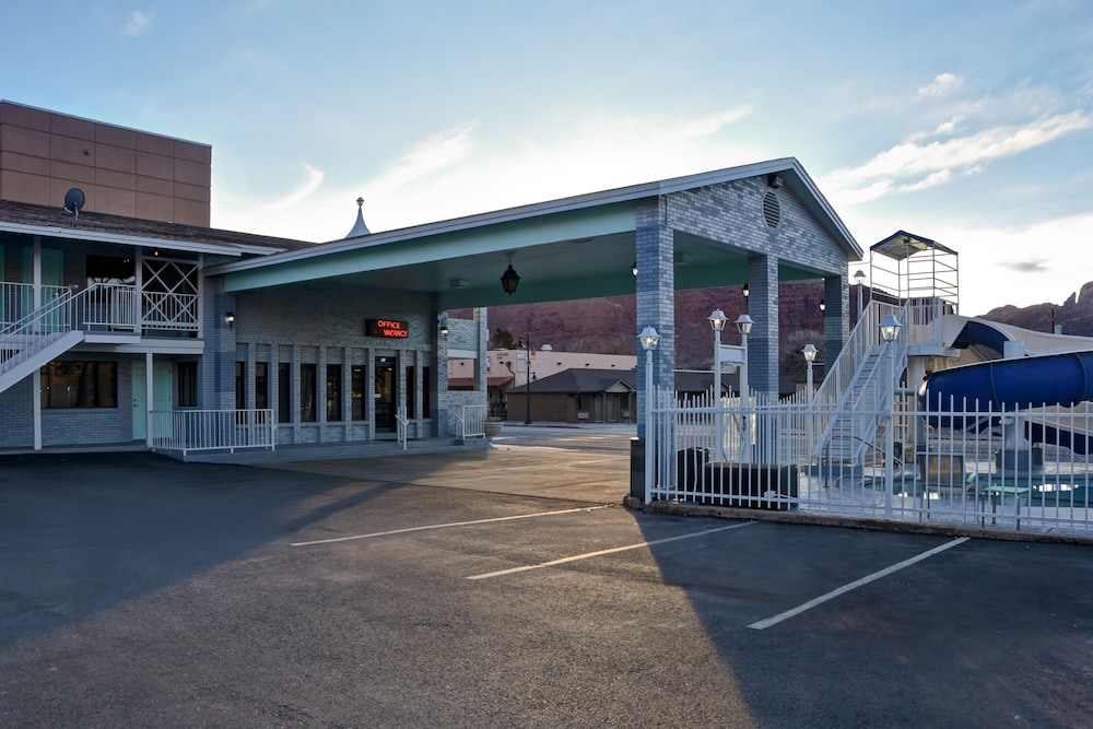Expedition Lodge 61/62