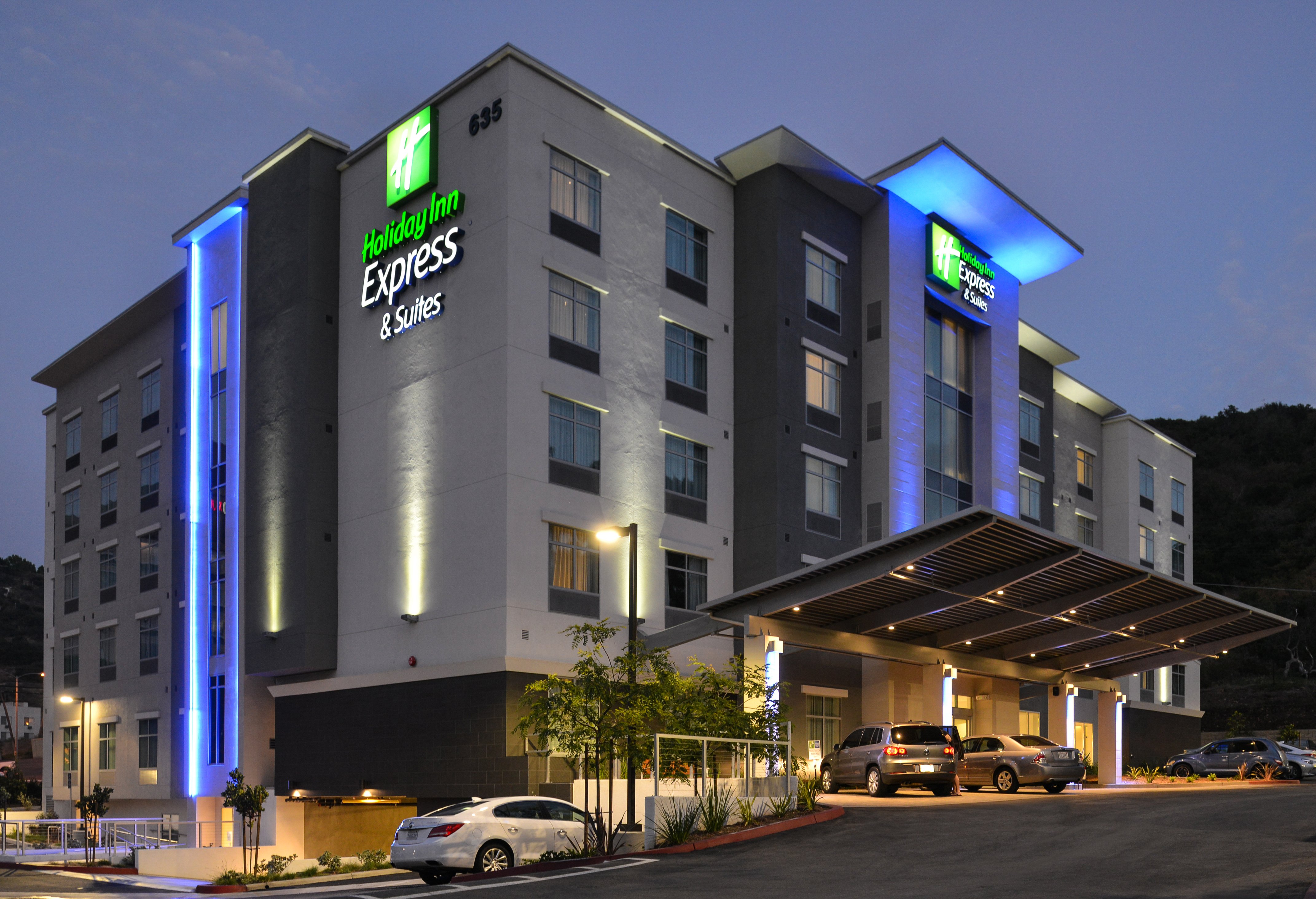 Holiday Inn Express & Suites San Diego - Mission Valley 58/61