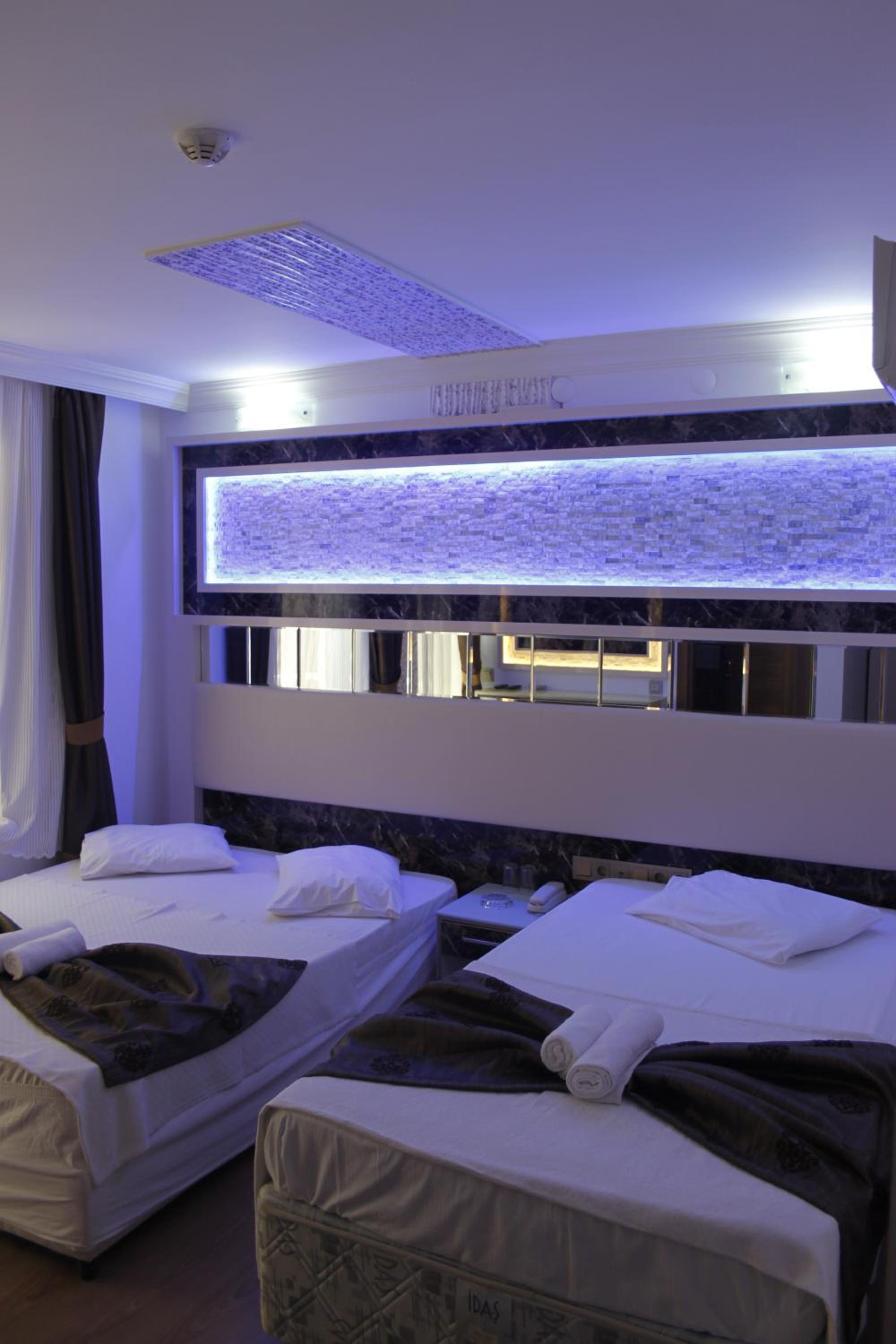 Behram Hotel 12/28