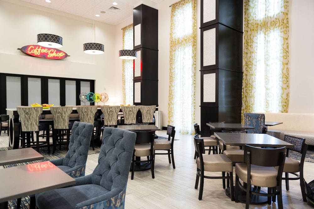 Hampton Inn & Suites La Crosse/Downtown 49/63