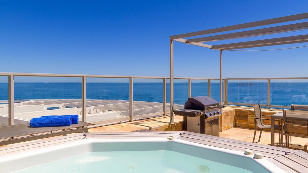 Peninsula All-Suite Hotel by Dream Resorts 22/49