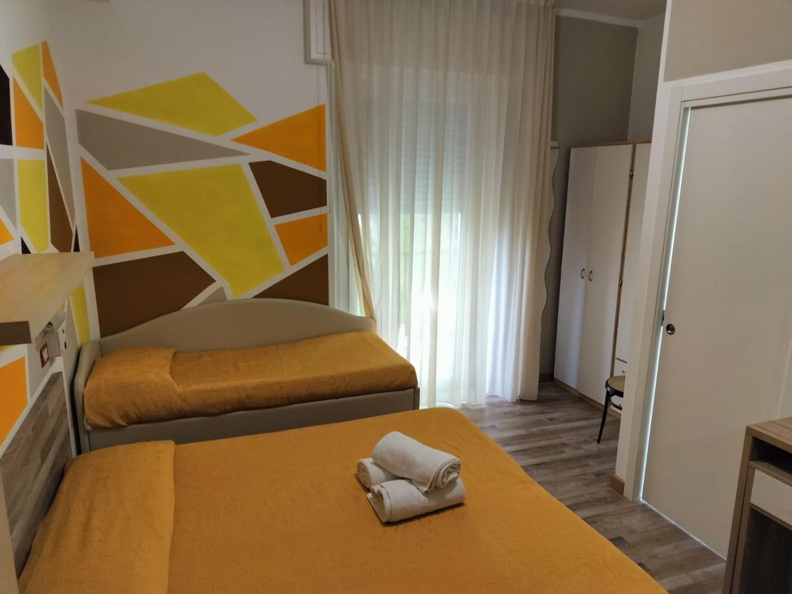 ROOM, TRIPLE