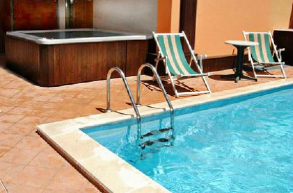 HOTEL PRESTIGE 23/50