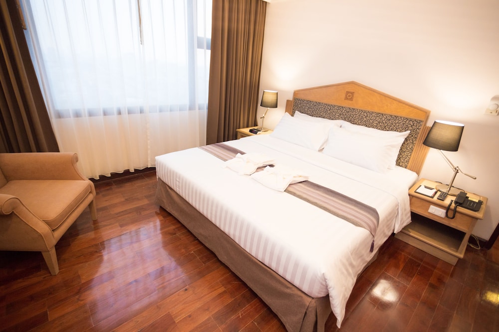 Grand Tower Inn Rama VI 23/70
