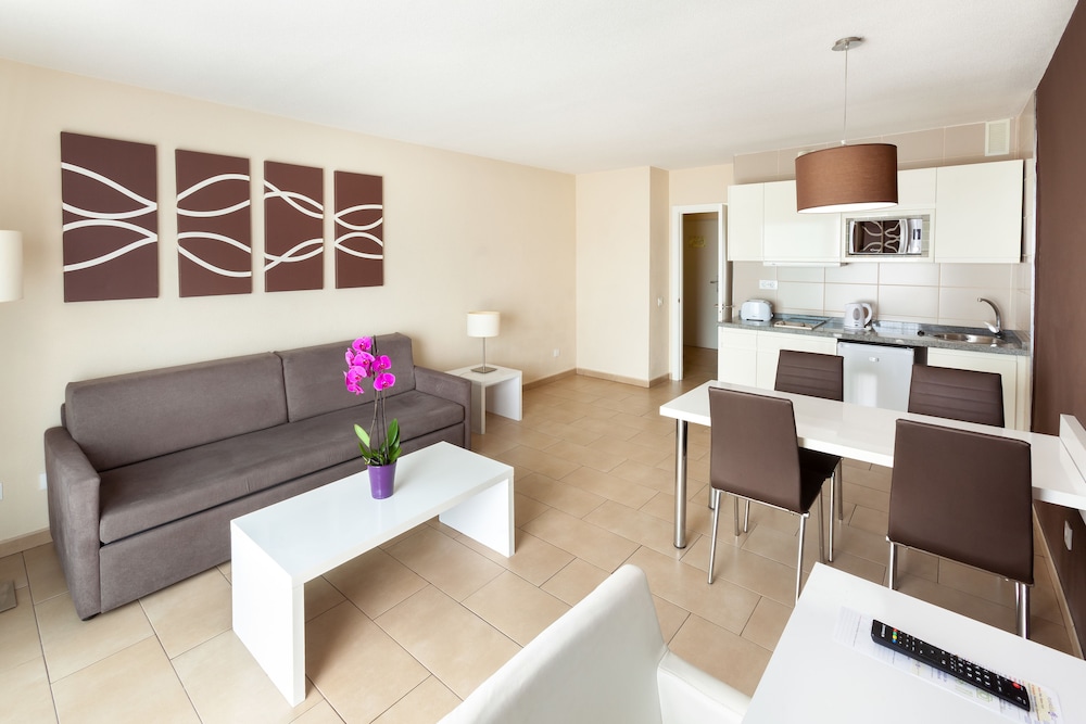 Playaolid Suites And Apartments 22/45