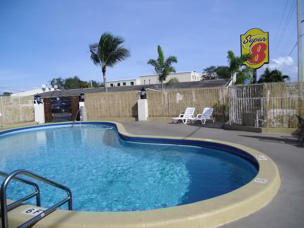Super 8 By Wyndham Lantana West Palm Beach 3/34