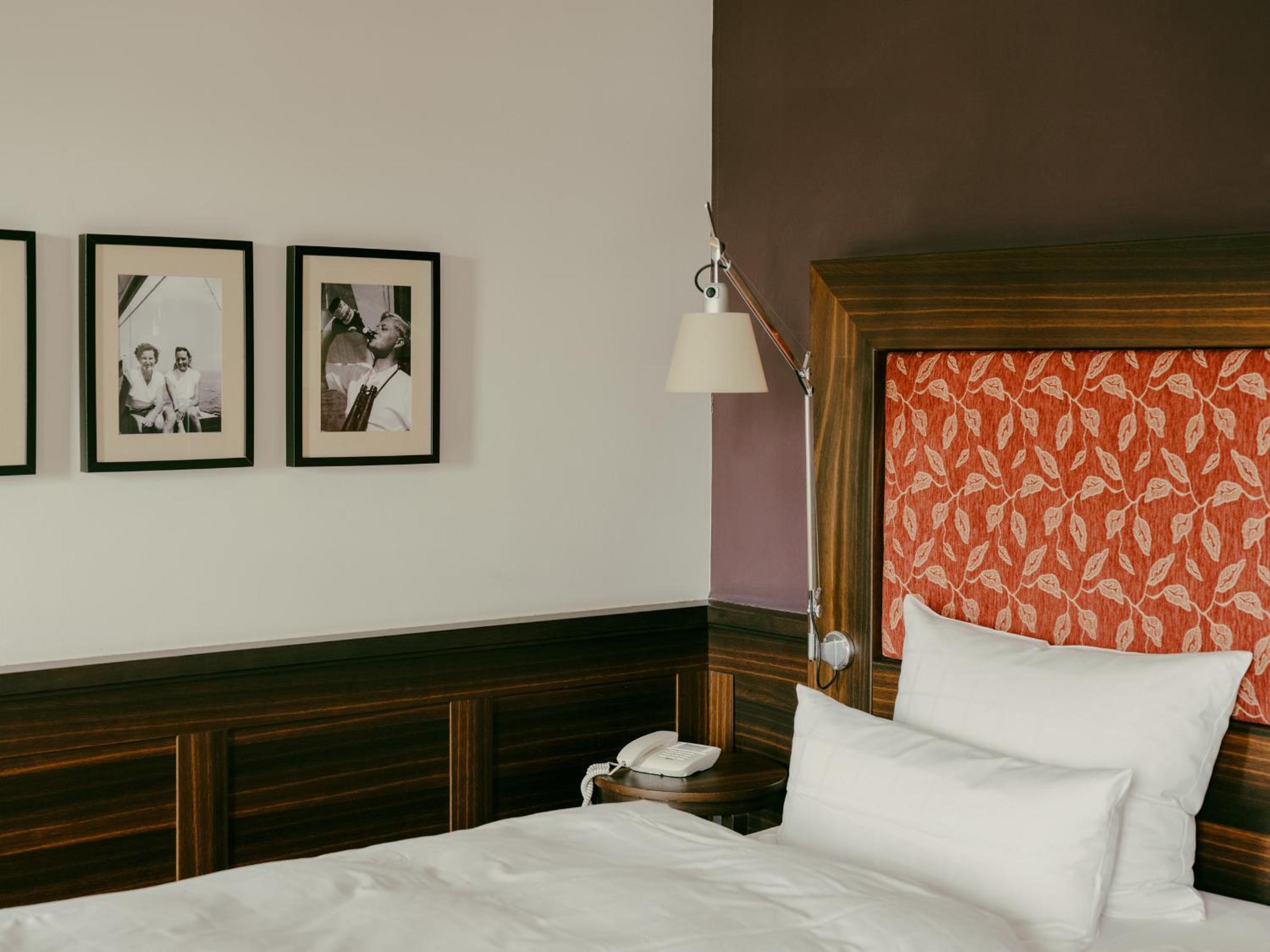 جناح جونيور، Bad Hotel Uberlingen 4/5