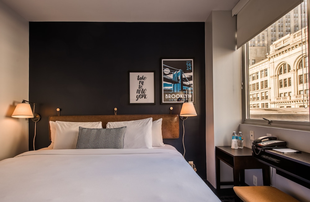 Hotel 373 30/47