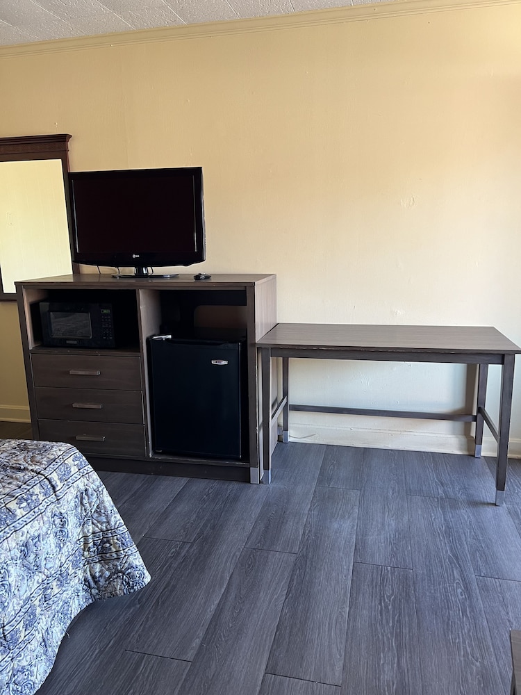 Motel 6 Williamston, NC - Highway 17 49/61
