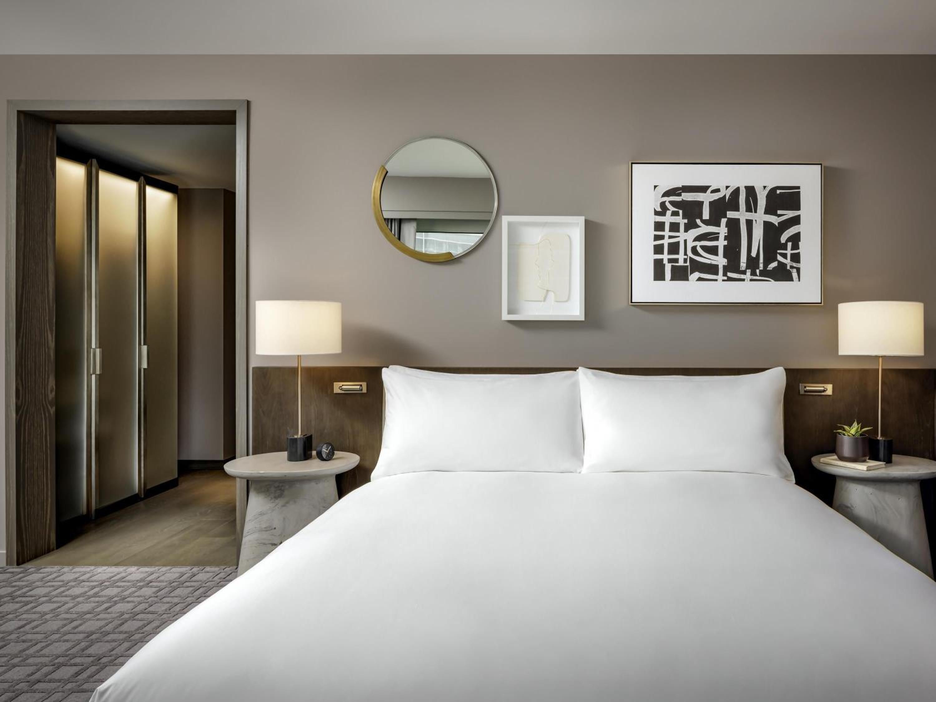1 Bedroom, Plaza, Century, Suite, King Bed