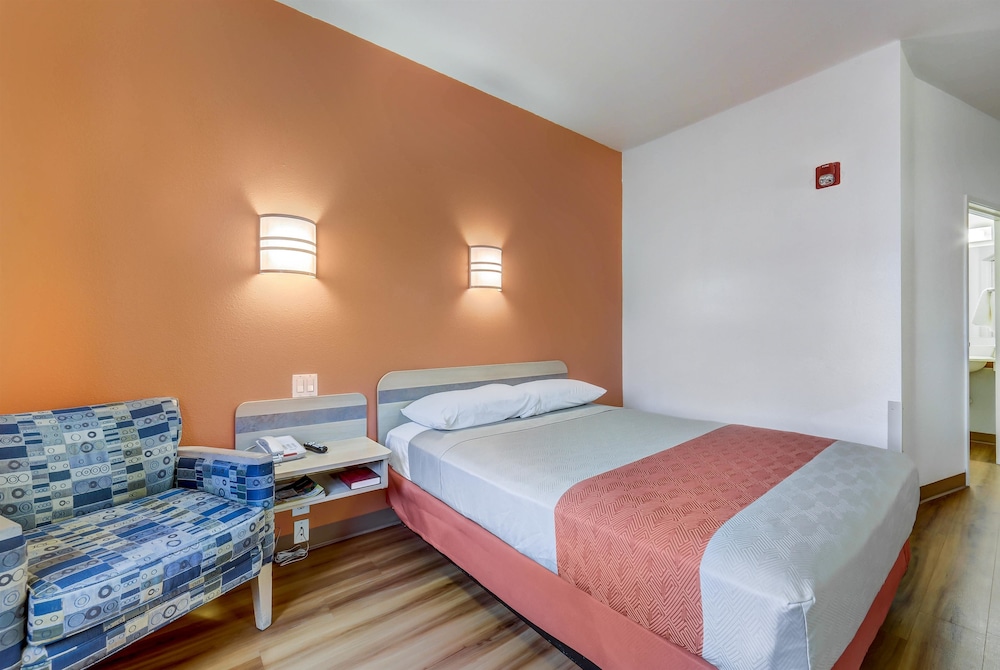 Motel6 Roseburg, OR - I-5 21/44