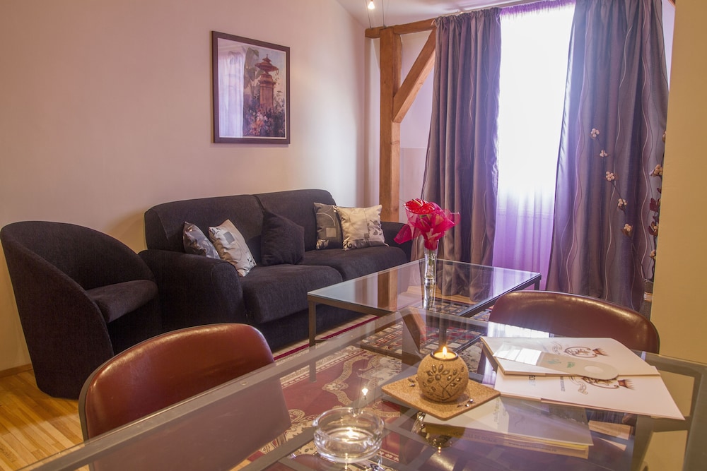 PRINCE RESIDENCE(FORMERLY VESUVIO PRICE RESIDENCE APARTHOTEL) 48/75