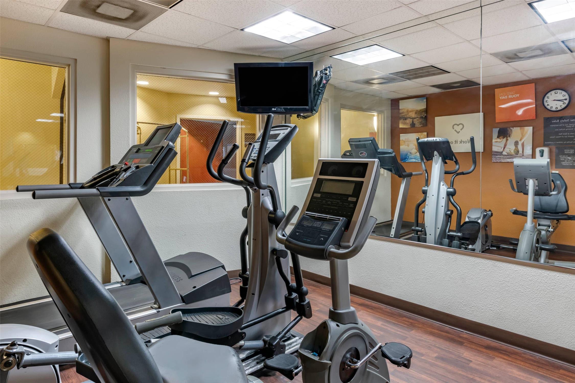 Comfort Suites Fort Pierce I-95, FL 16/27