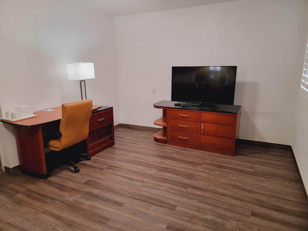 Super 8 by Wyndham El Centro North 25/29
