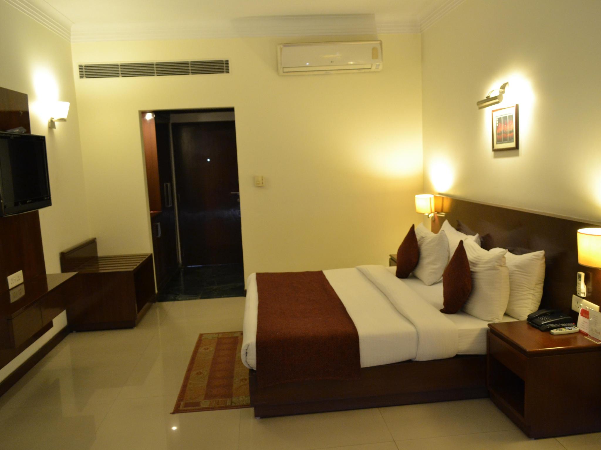 Hotel Sobti Continental 11/29