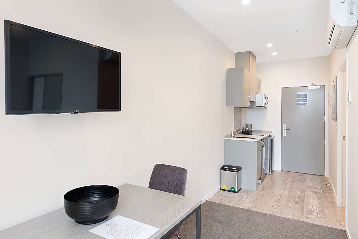 Ramada Suites By Wyndham Victoria Street West 45/57