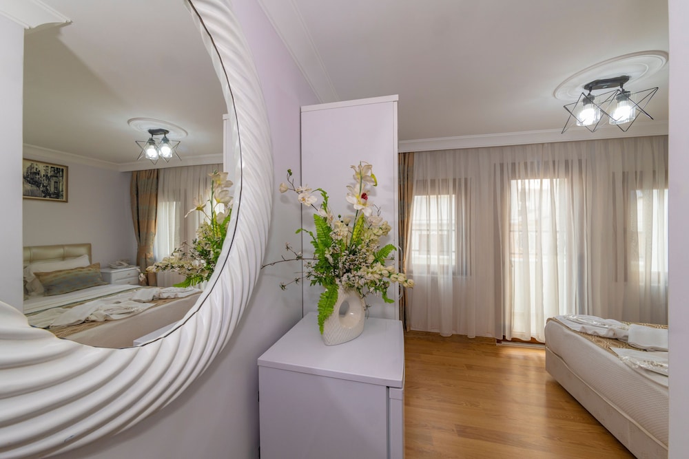 Saint George Boutique House 4/66