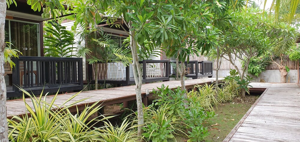 Isle Beach Resort 56/65