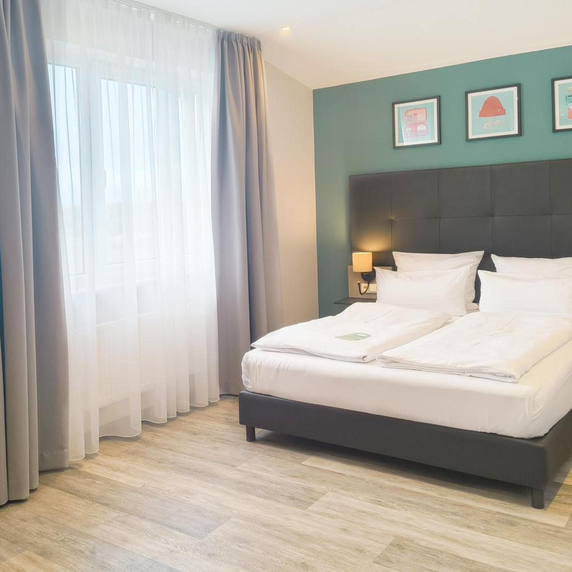 Premium, Family, Queen Bed, Sofa