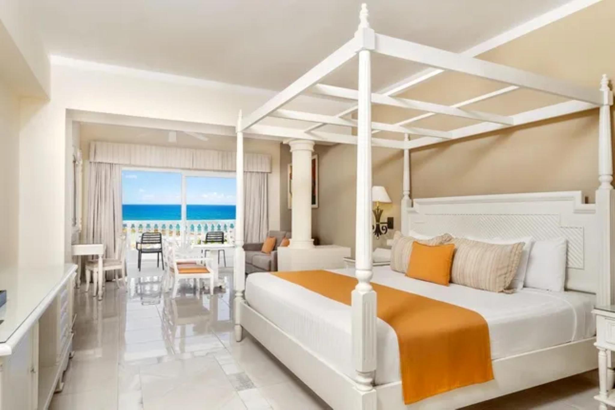 Junior Suite, Deluxe, Single, King Bed, Ocean Front