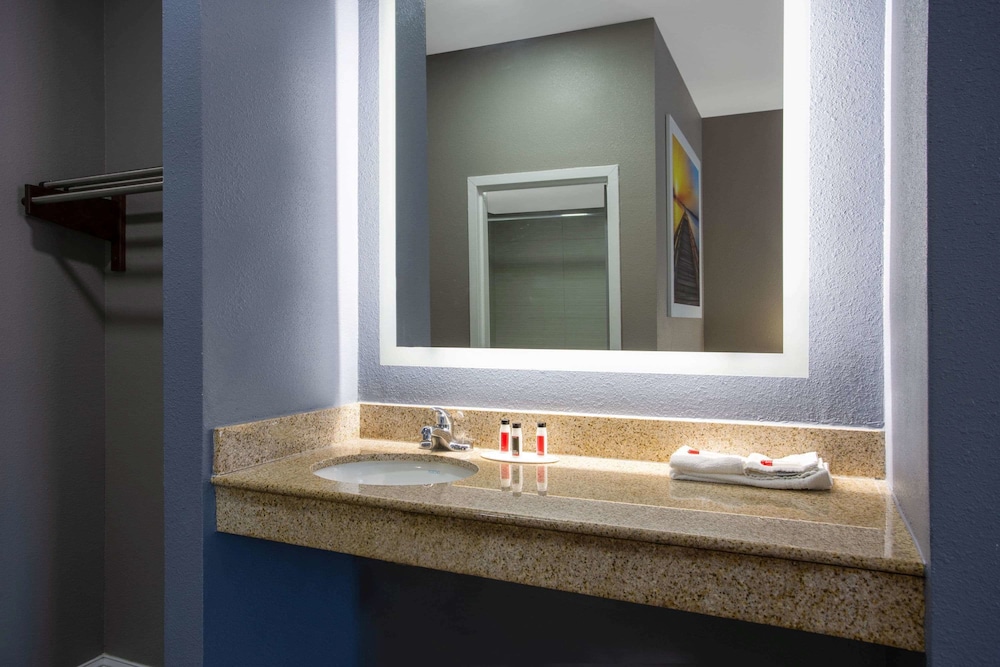Days Inn by Wyndham Chesapeake 32/45