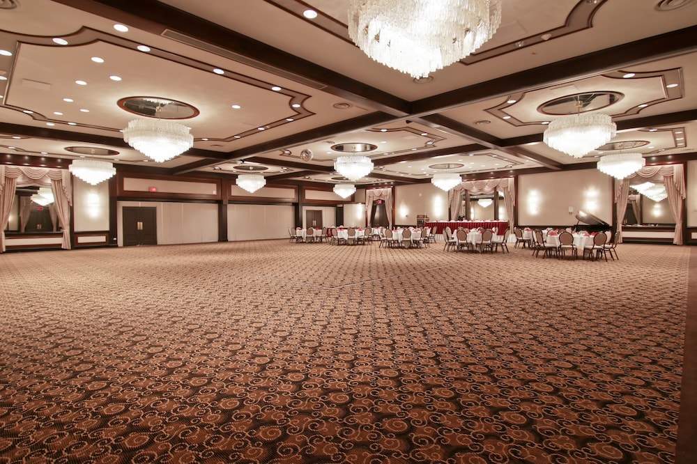 Chateau Lacombe Formerly Crowne Plaza Chateau Lacombe 54/67