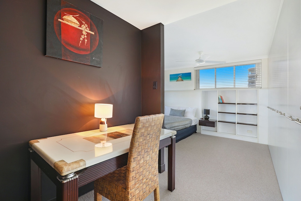 ELOUERA TOWER BEACHFRONT APARTMENTS 48/69