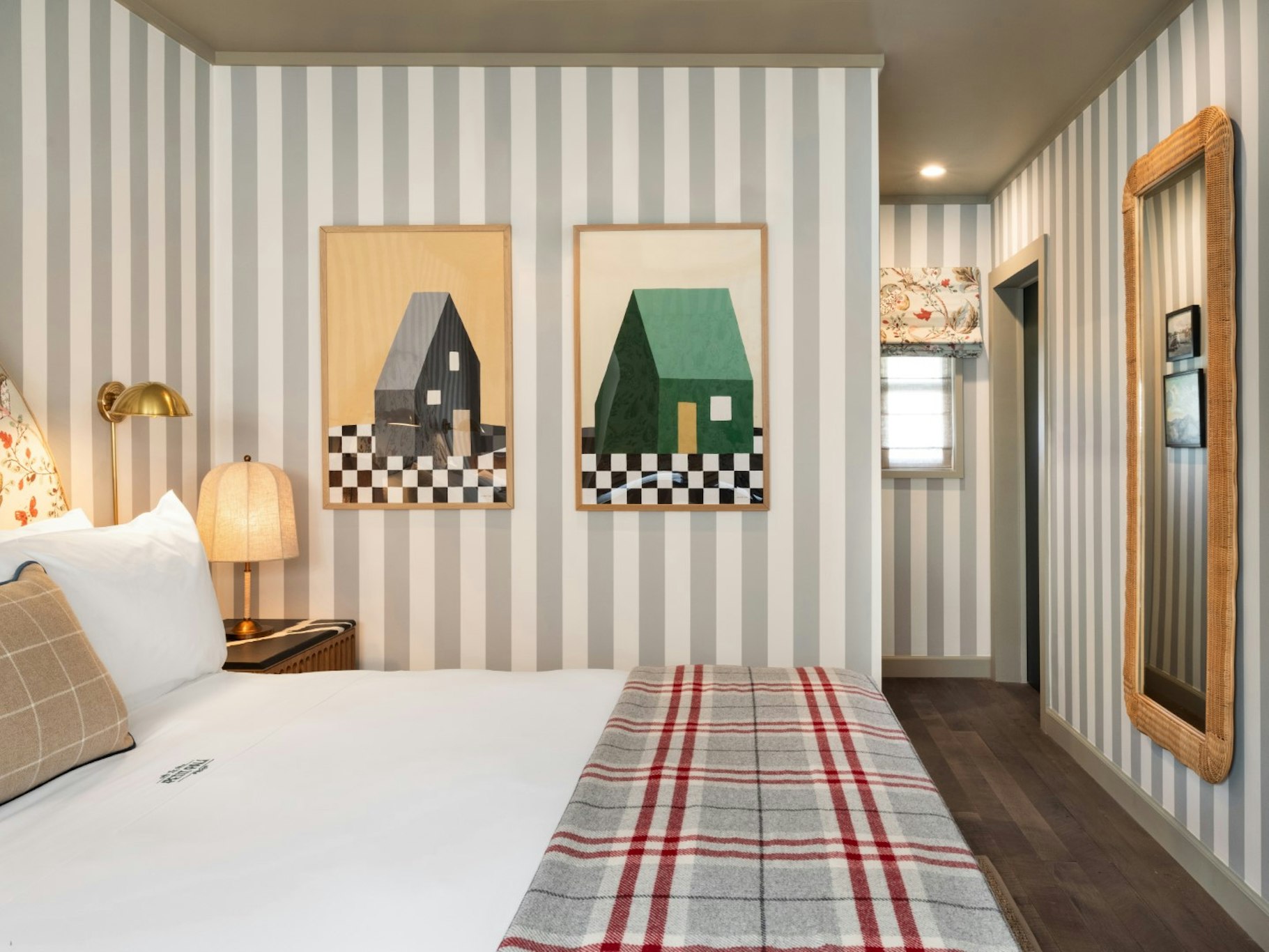 ROOM, KING BED, PATIO