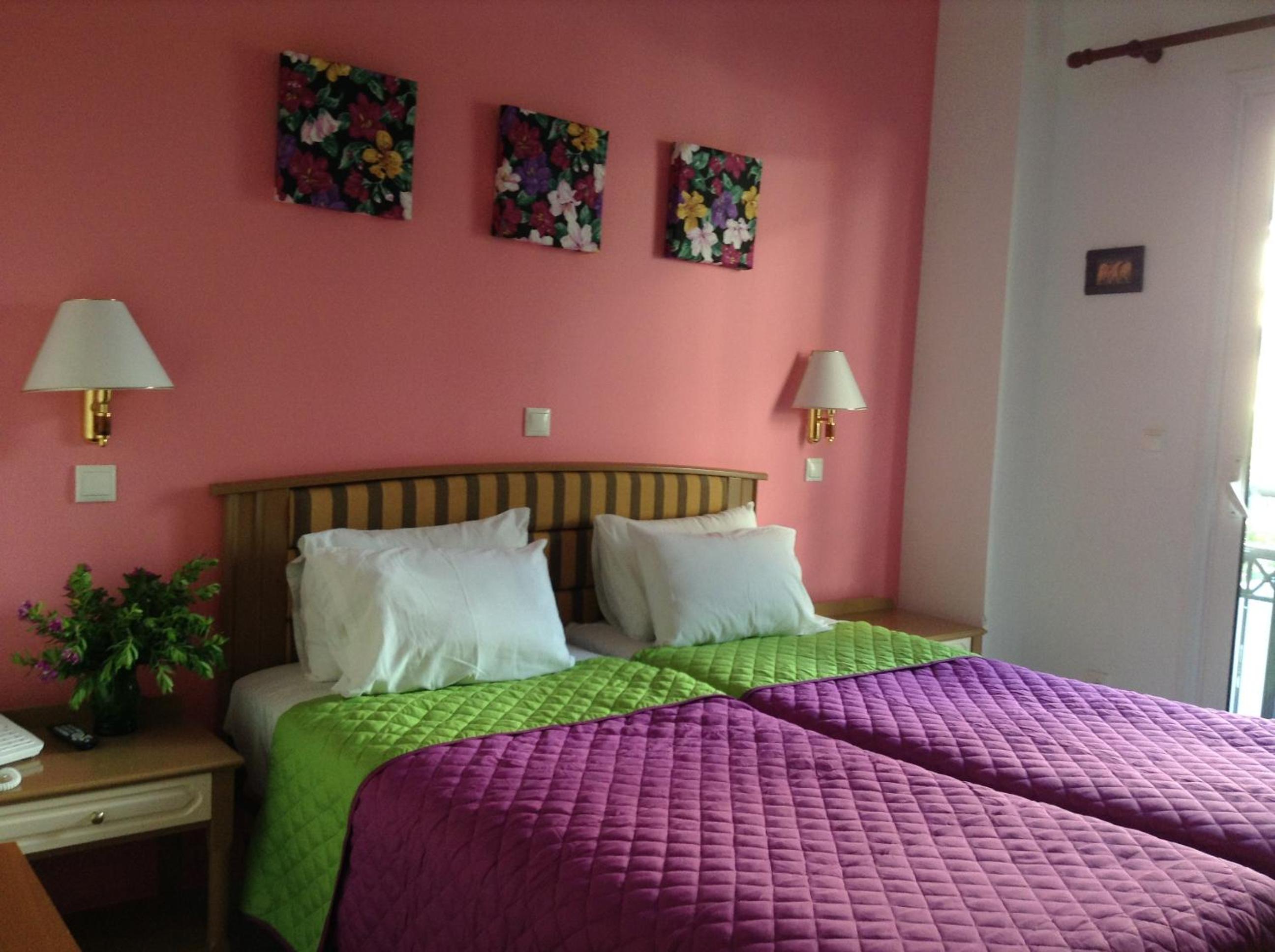 ROOM, TWIN BEDS