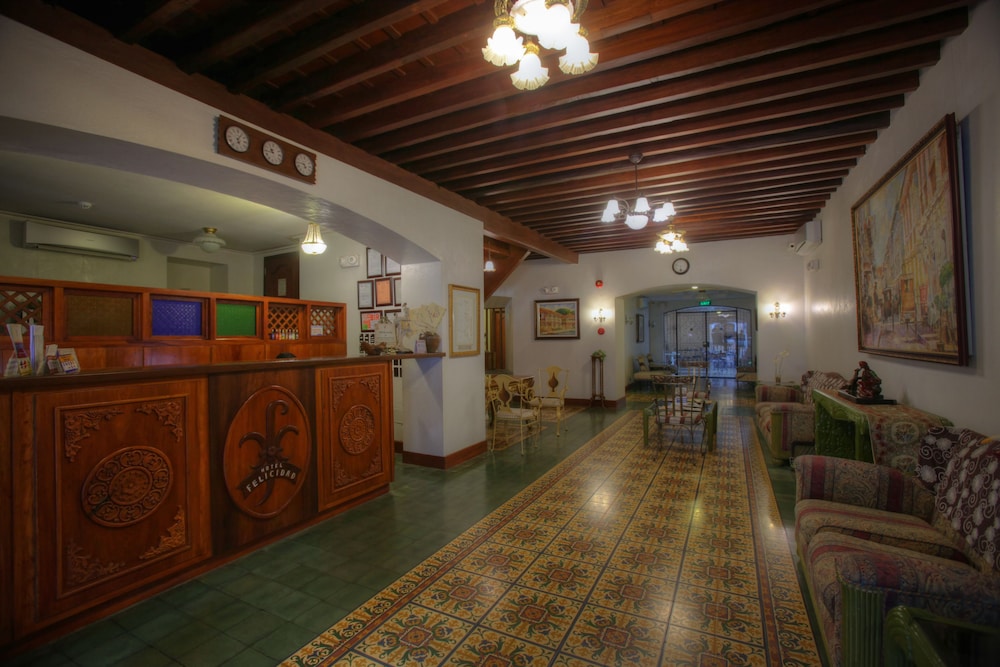 Hotel Felicidad 7/69