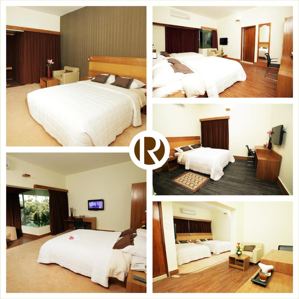 Richmond Hotel And Suites 14/37
